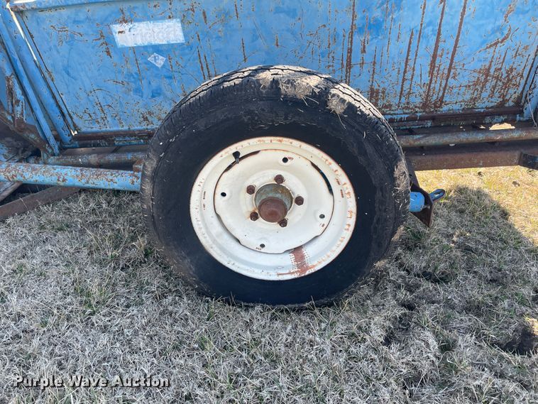 image for item II9257 Priefert 85  livestock squeeze chute