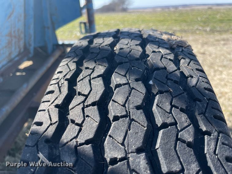 image for item II9257 Priefert 85  livestock squeeze chute