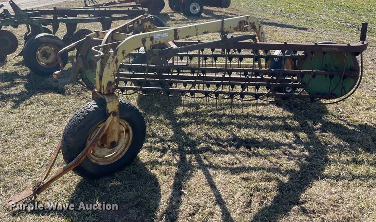 image for item II9258 John Deere 640  hay rake