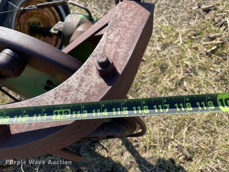 image for item II9258 John Deere 640  hay rake
