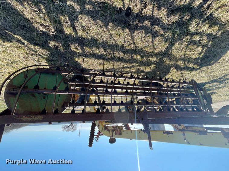 image for item II9258 John Deere 640  hay rake