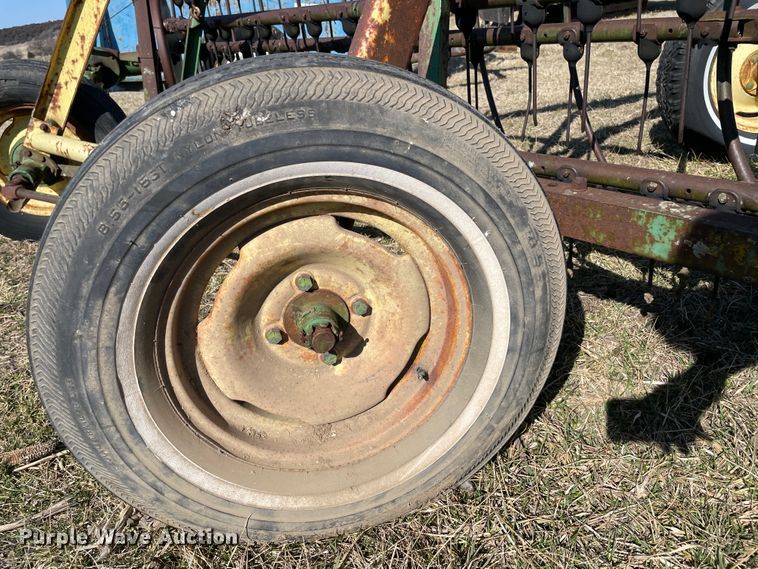 image for item II9258 John Deere 640  hay rake