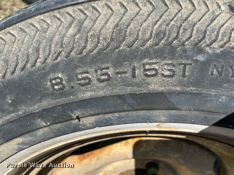 image for item II9258 John Deere 640  hay rake