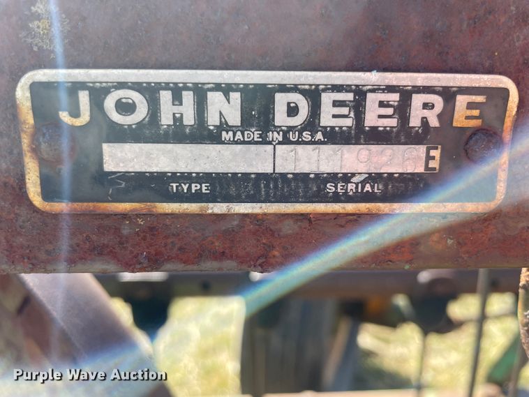 image for item II9258 John Deere 640  hay rake