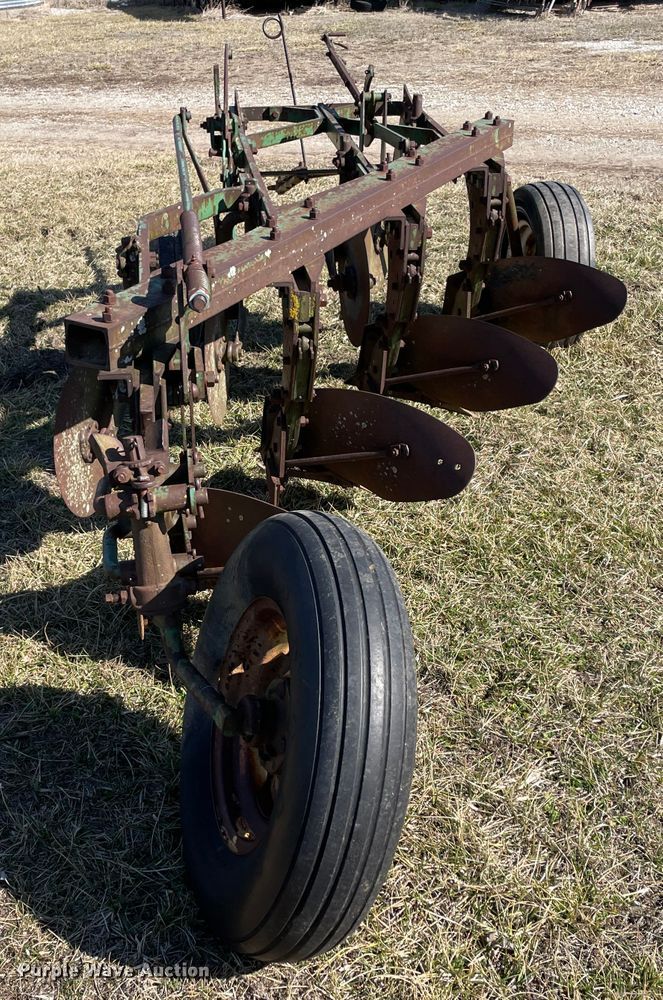 image for item II9259 John Deere 416  four bottom plow