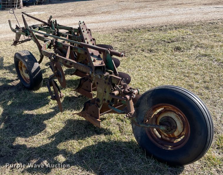 image for item II9259 John Deere 416  four bottom plow