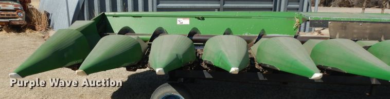 image for item IP9064 John Deere  corn head