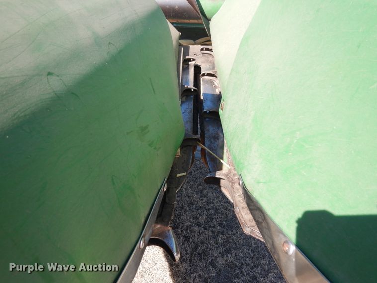 image for item IP9064 John Deere  corn head