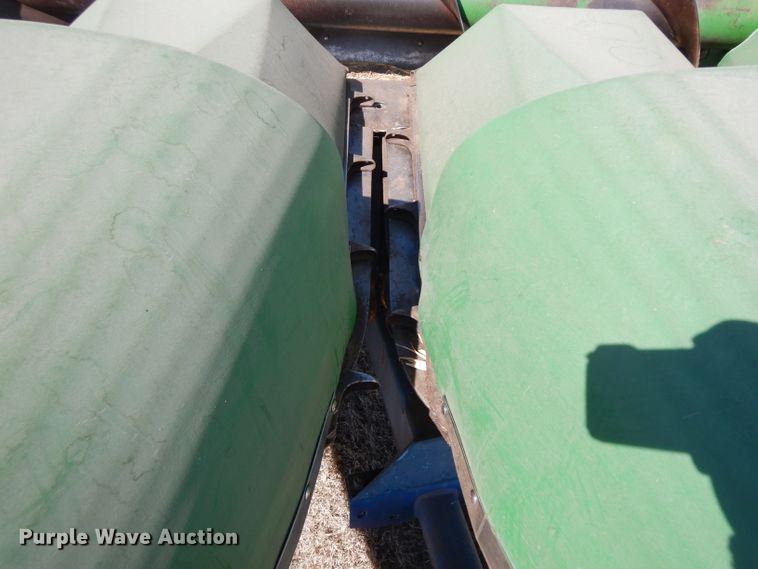 image for item IP9064 John Deere  corn head