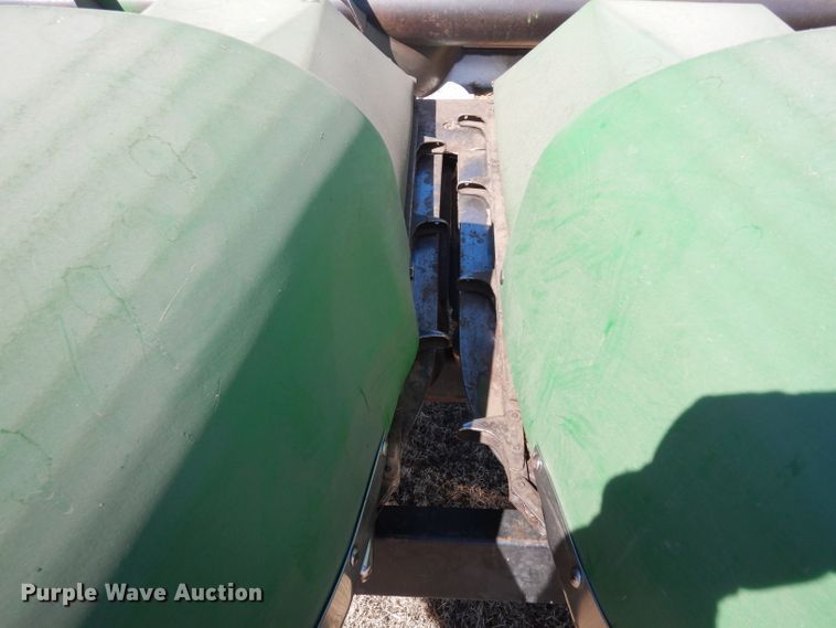 image for item IP9064 John Deere  corn head