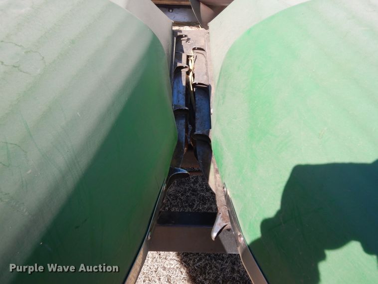 image for item IP9064 John Deere  corn head