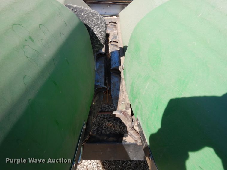 image for item IP9064 John Deere  corn head