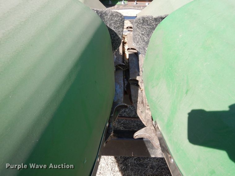 image for item IP9064 John Deere  corn head