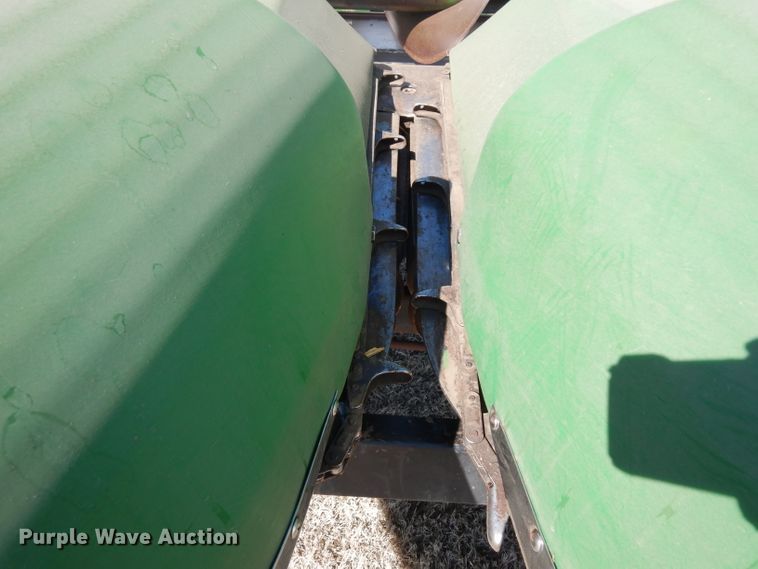 image for item IP9064 John Deere  corn head