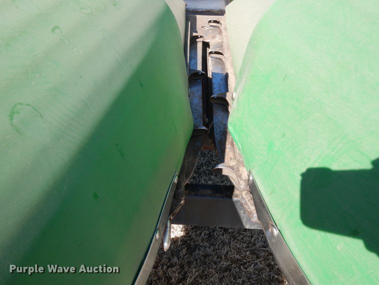 image for item IP9064 John Deere  corn head