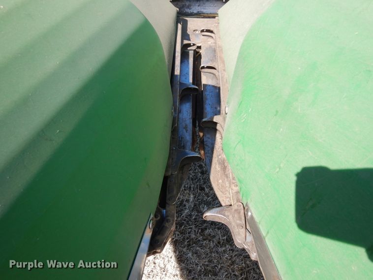 image for item IP9064 John Deere  corn head