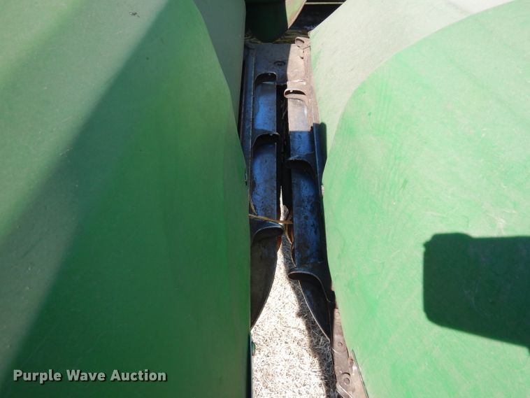 image for item IP9064 John Deere  corn head