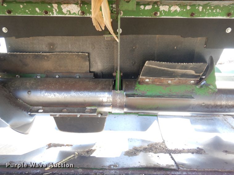 image for item IP9064 John Deere  corn head