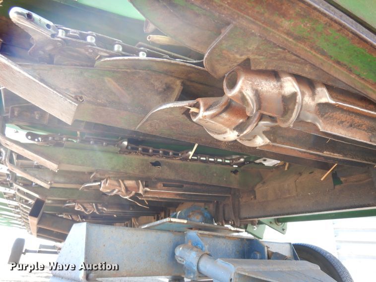 image for item IP9064 John Deere  corn head