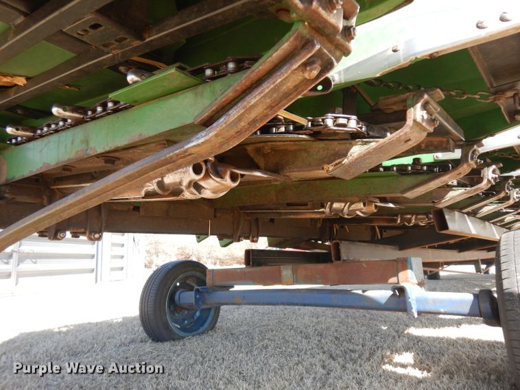 image for item IP9064 John Deere  corn head