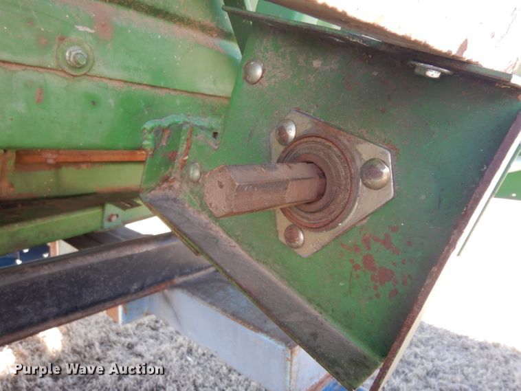 image for item IP9064 John Deere  corn head