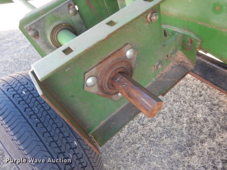 image for item IP9064 John Deere  corn head