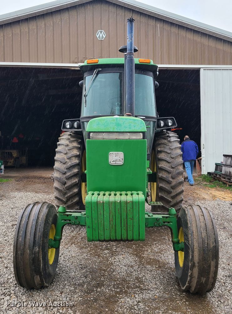 image for item IQ9065 1985 John Deere 4450  tractor