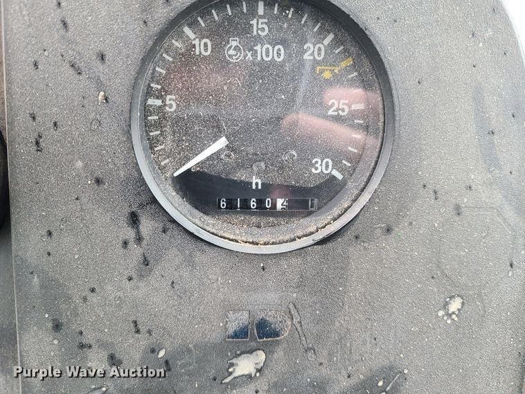 image for item IQ9065 1985 John Deere 4450  tractor