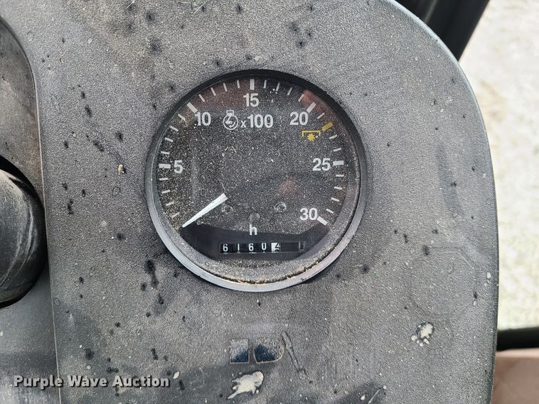 image for item IQ9065 1985 John Deere 4450  tractor