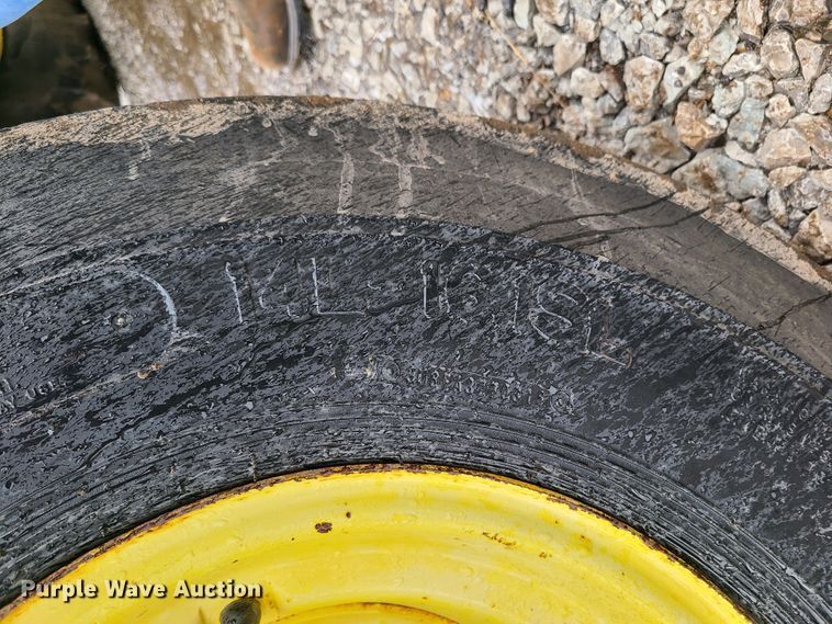 image for item IQ9065 1985 John Deere 4450  tractor