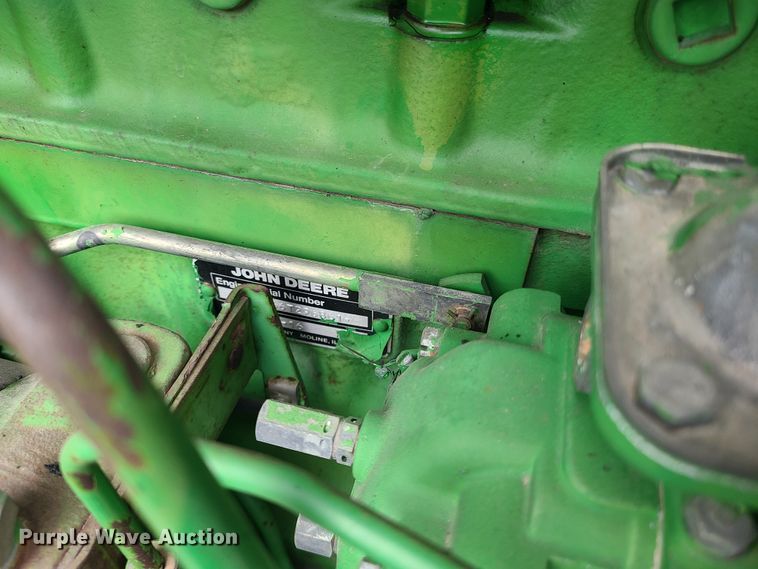 image for item IQ9065 1985 John Deere 4450  tractor