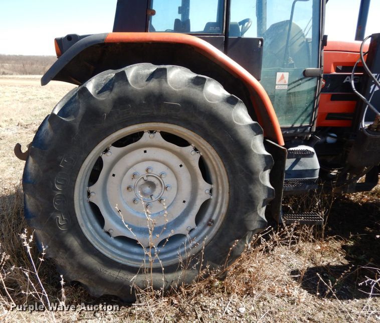 image for item IX9334 1993 AGCO Allis 8630  tractor