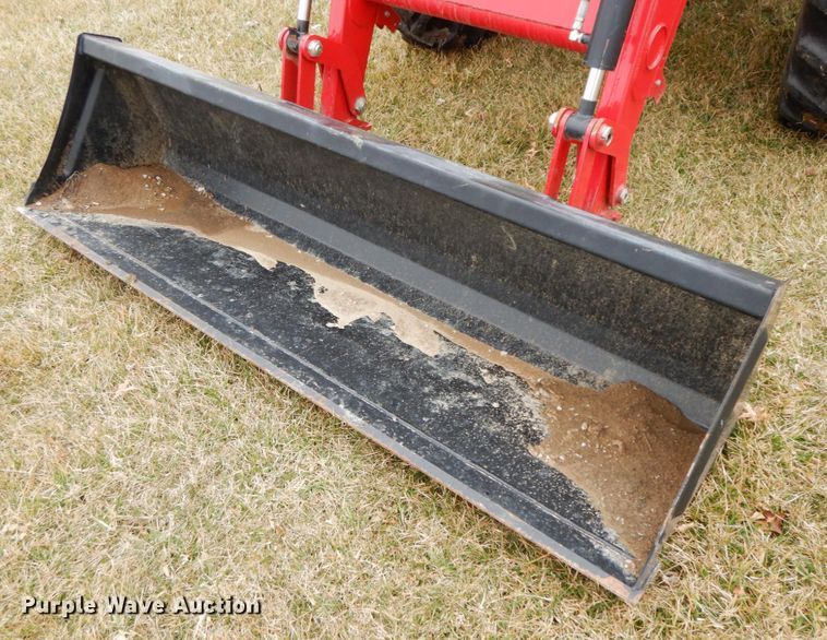 image for item IX9347 2015 Mahindra 105P  MFWD tractor