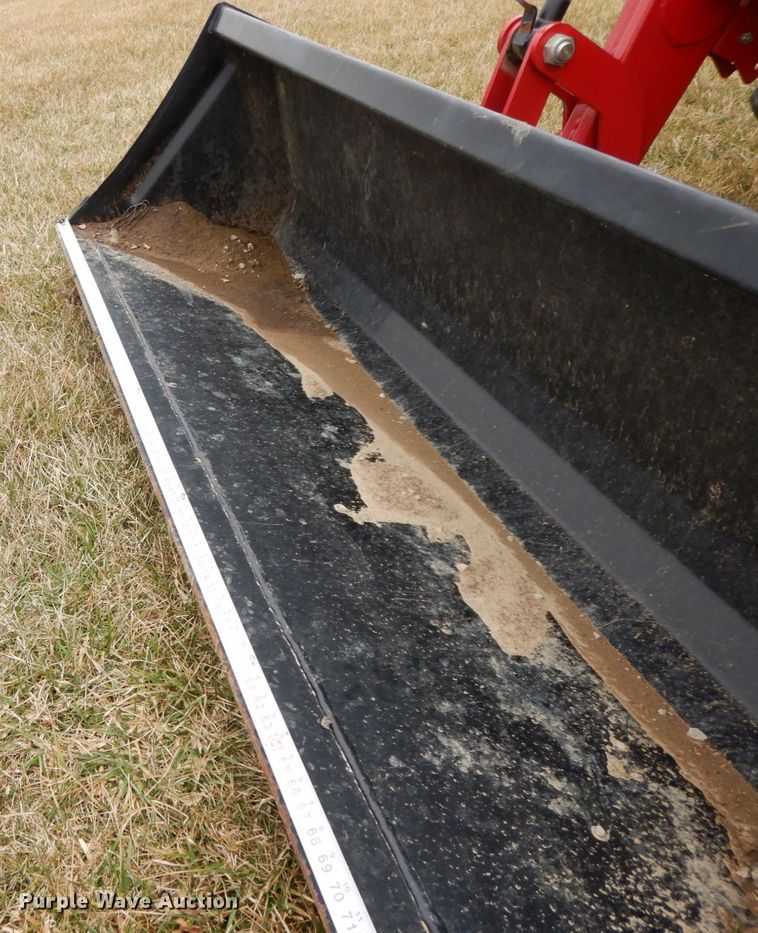 image for item IX9347 2015 Mahindra 105P  MFWD tractor