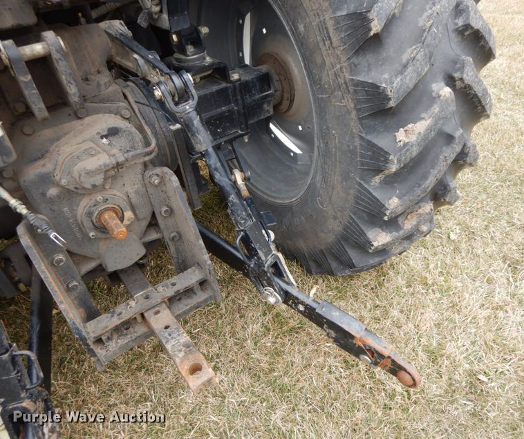 image for item IX9347 2015 Mahindra 105P  MFWD tractor