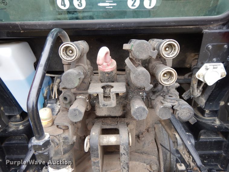 image for item IX9347 2015 Mahindra 105P  MFWD tractor