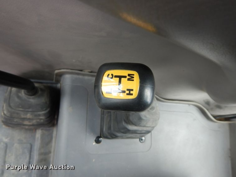 image for item IX9347 2015 Mahindra 105P  MFWD tractor