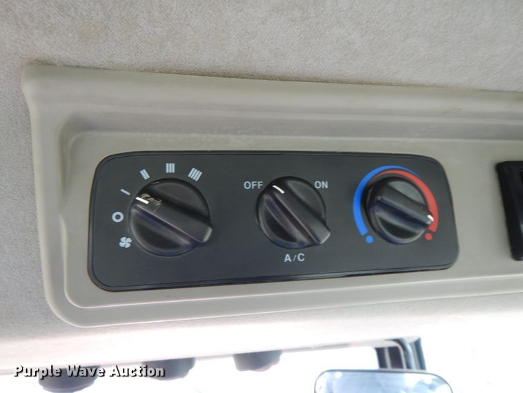 image for item IX9347 2015 Mahindra 105P  MFWD tractor