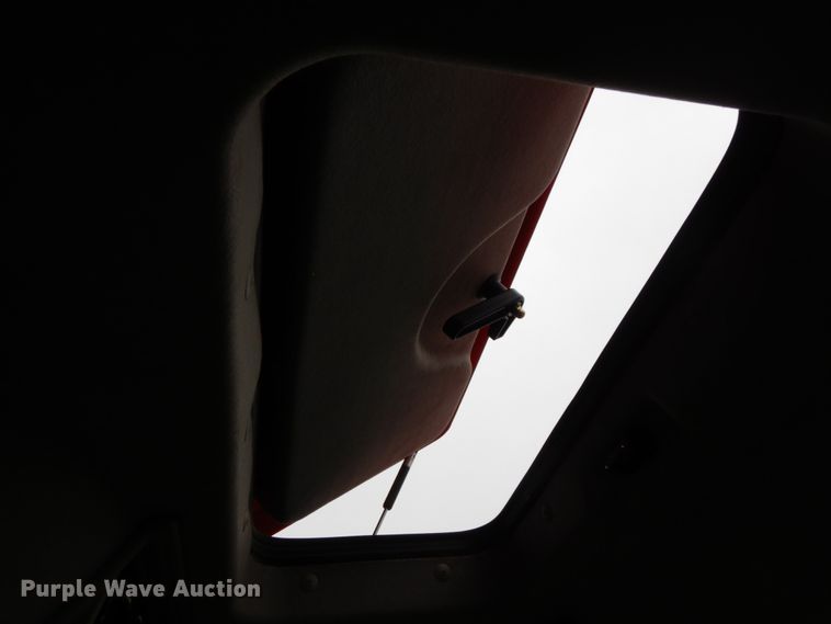 image for item IX9347 2015 Mahindra 105P  MFWD tractor