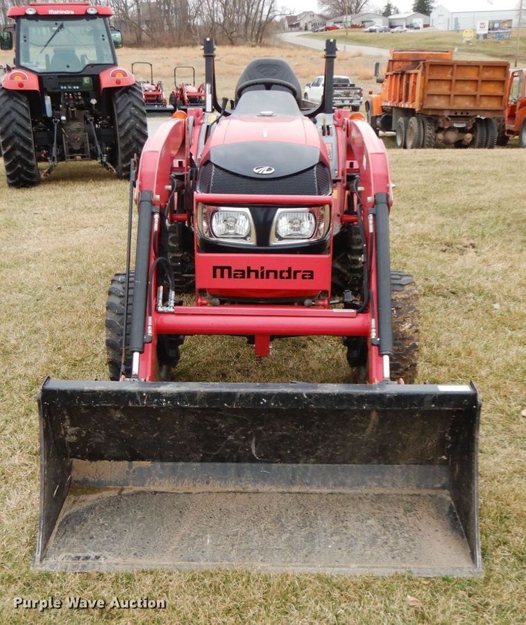 image for item IX9348 2016 Mahindra 1533  MFWD tractor