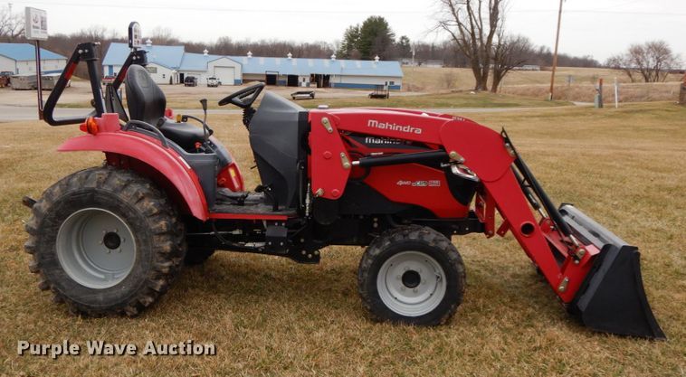 image for item IX9348 2016 Mahindra 1533  MFWD tractor