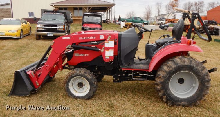 image for item IX9348 2016 Mahindra 1533  MFWD tractor