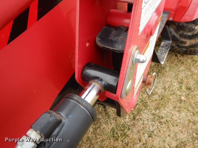 image for item IX9348 2016 Mahindra 1533  MFWD tractor