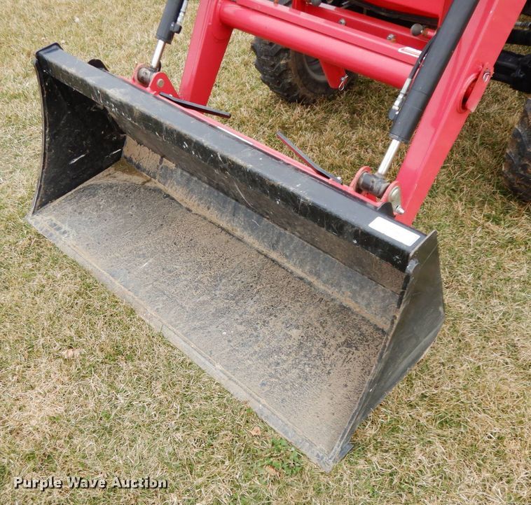 image for item IX9348 2016 Mahindra 1533  MFWD tractor