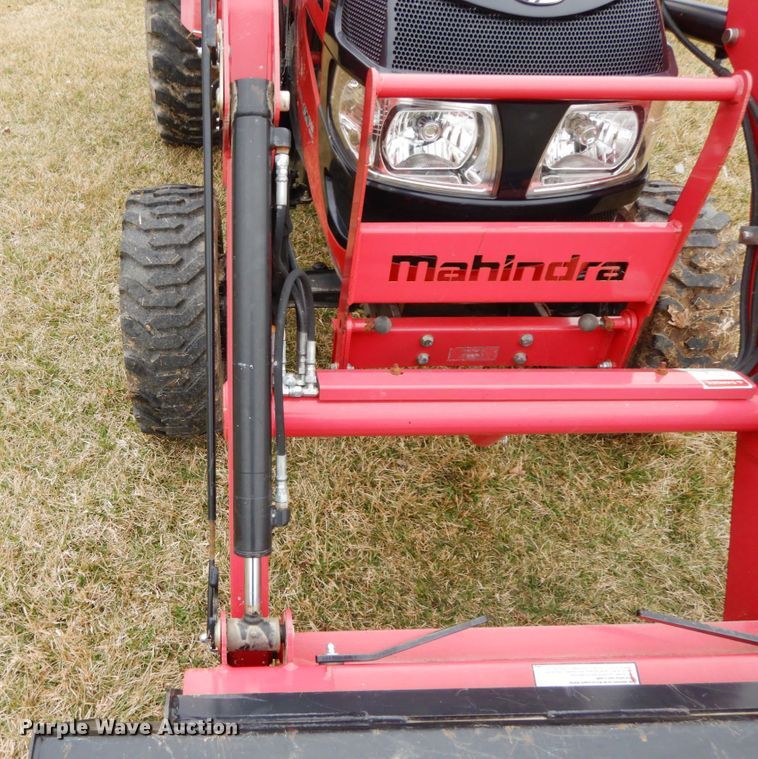 image for item IX9348 2016 Mahindra 1533  MFWD tractor