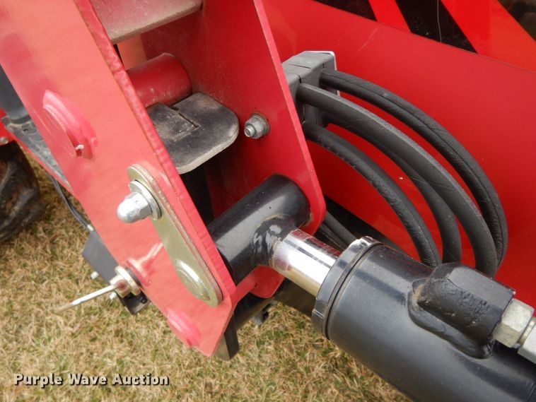 image for item IX9348 2016 Mahindra 1533  MFWD tractor