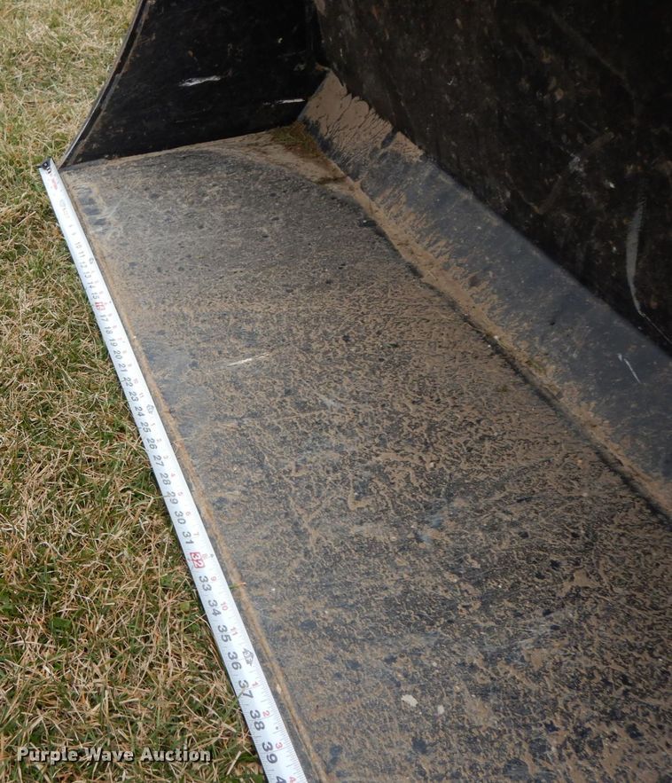 image for item IX9348 2016 Mahindra 1533  MFWD tractor