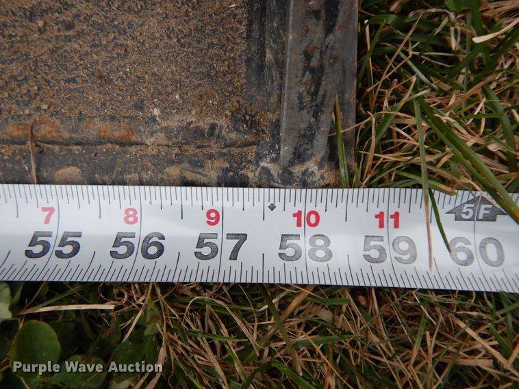 image for item IX9348 2016 Mahindra 1533  MFWD tractor