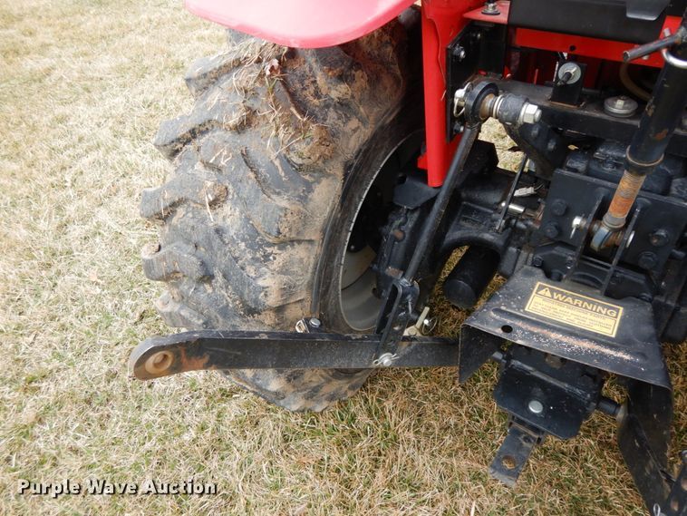 image for item IX9348 2016 Mahindra 1533  MFWD tractor