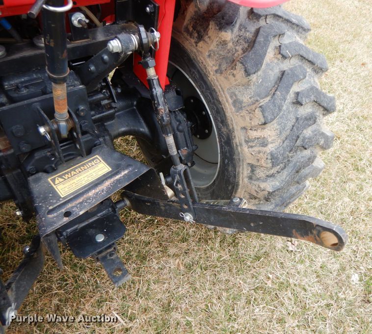image for item IX9348 2016 Mahindra 1533  MFWD tractor